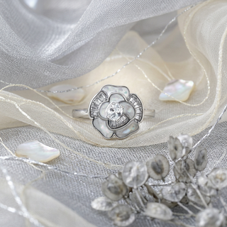 Twist Oval Cluster Ring