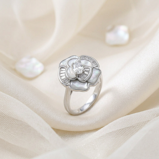 Twist Oval Cluster Ring